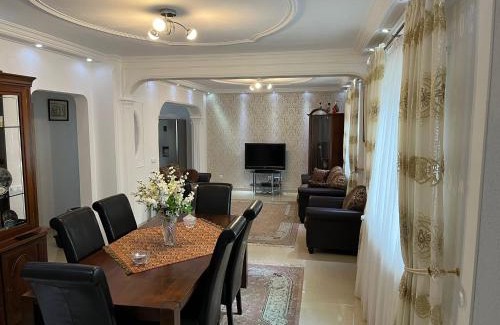 Niederzwehren Apartment | Schickes 110qm Ferienhaus in Nähe VW, Messe,DEZ und Orangerie