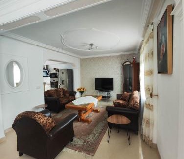 Niederzwehren Apartment | Schickes 110qm Ferienhaus in Nähe VW, Messe,DEZ und Orangerie