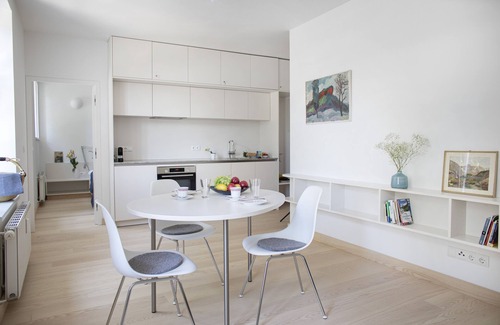 Hard Apartment | Schickes Apartment in Denkmalgeschütztem Haus in Seenähe