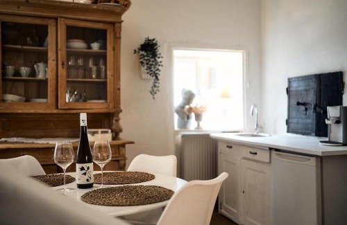 Krems an der Donau Apartment | Schlaf.Cabinet im Bio.Weingut (Lesehof seit 1424)