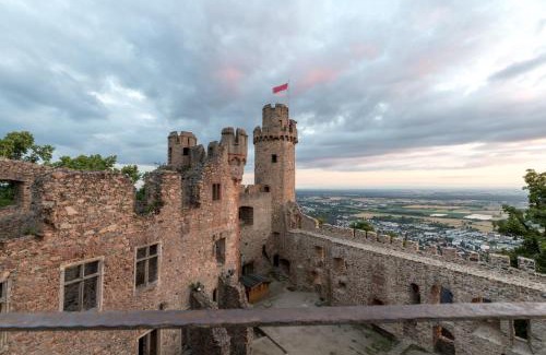 Bensheim Apartment | Schloss Auerbach Große Ferienwohnung