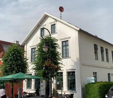 Jever Apartment | Schloss Blick Bredendiek OG