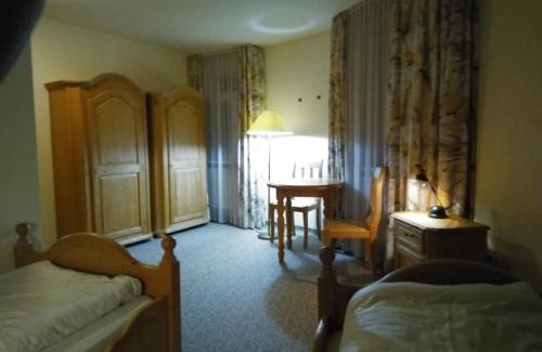 Berggiesshubel Bed & Breakfast | Schloss Friedrichstal Arabi-Ka