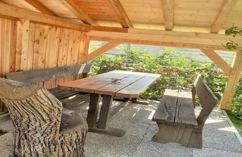 Vollan House | Schlosshof-Bergblick Comfortable holiday residence