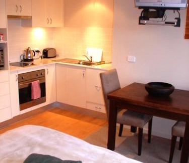 Hotham Heights Apartment | Schnapps
