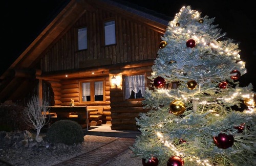 Zaulsdorf House | Schneewittchenhütte- Holzblockbohlen Holiday house with fireplace and sauna in the Vogtland