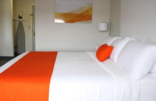 New Philadelphia Hotel | Schoenbrunn Inn