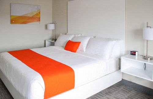 New Philadelphia Hotel | Schoenbrunn Inn