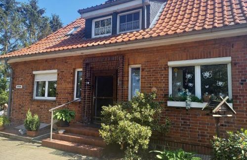 Testorf-Steinfort Apartment | Schoene Zweizimmer-Ferienwohnung mit Pool im Garten