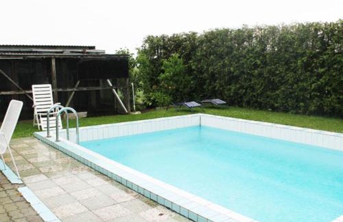 Testorf-Steinfort Apartment | Schoene Zweizimmer-Ferienwohnung mit Pool im Garten