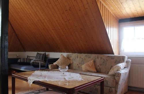 Testorf-Steinfort Apartment | Schoene Zweizimmer-Ferienwohnung mit Pool im Garten