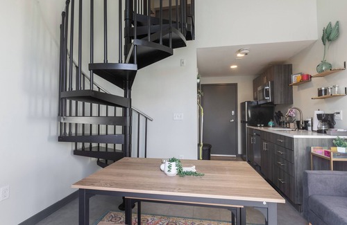 South Kansas City Apartment | Scholars Row 109 - Studio Suite!