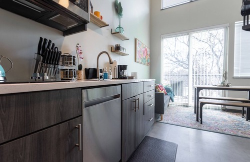 South Kansas City Apartment | Scholars Row 109 - Studio Suite!