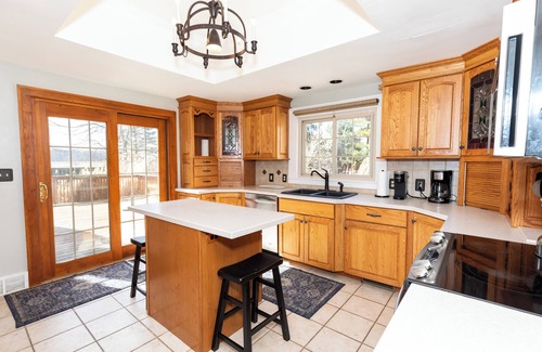 Huron House | School House Getaway! 4BR with Large Pool & Hot Tub