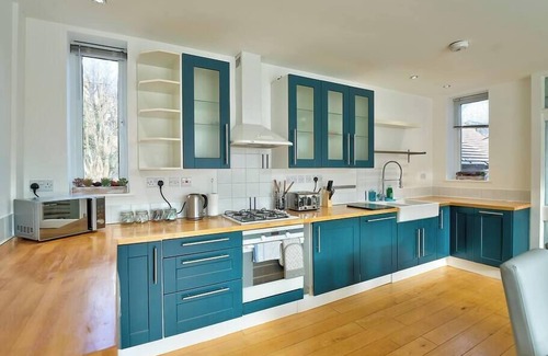 Coalbrookdale House | School Path Ironbridge Townhouse with Roof Terrace