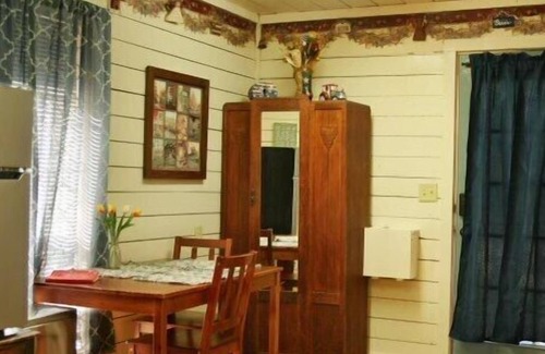San Augustine House | Schoolhouse in the Pineywoods