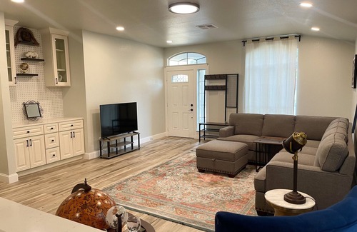 Pflugerville House | Schrödinger's Paradox of Tranquil Serenity