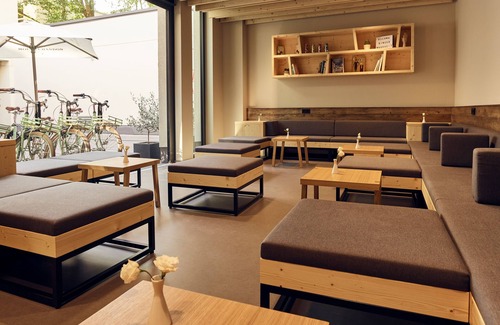 Schwabing-Ost Hotel | Schwabinger Wahrheit by Geisel