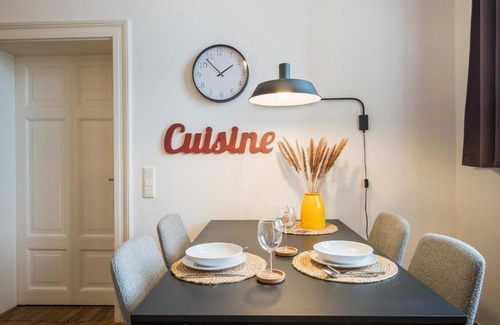 Sankt Ingbert Apartment | SCHWARZLINS LoftRaum - Stilvolles Apartment mit Smart TV, NETFLIX, Disney Plus, schnellem WLAN, Parken, Nespresso