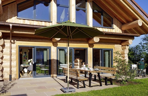 Heitersheim House | Schwarzwaldchalet de luxe mit Sauna by Interhome