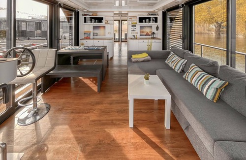 Havelsee Boat Rental | Schwimmendes Ferienhaus