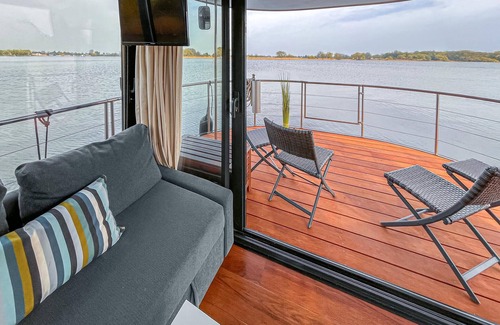 Havelsee Boat Rental | Schwimmendes Ferienhaus