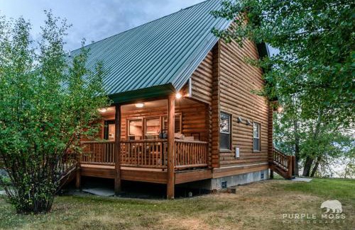 Helper House | Scofield Lakefront Cabin with private dock