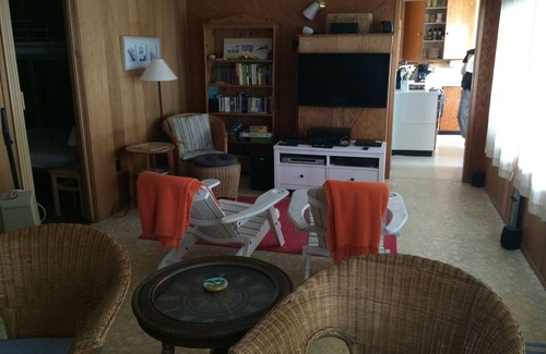 Scotch Creek House | Scotch Creek Waterfront Cottage