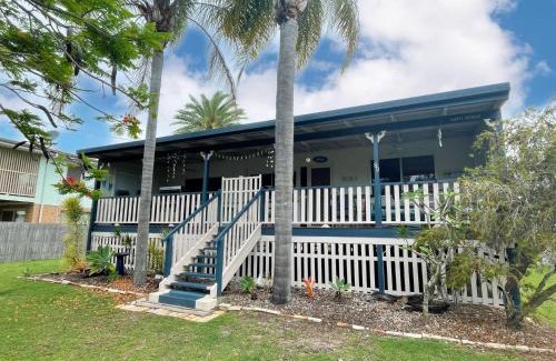 Traviston House | Scott's Retreat - Burrum Heads- Close to Beach- 4BR- Aircon