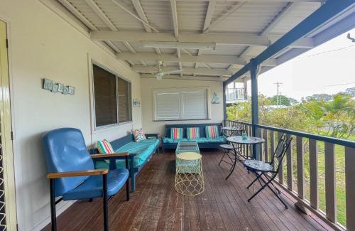 Traviston House | Scott's Retreat - Burrum Heads- Close to Beach- 4BR- Aircon