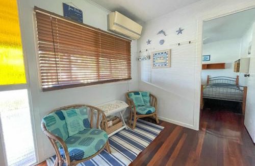 Traviston House | Scott's Retreat - Burrum Heads- Close to Beach- 4BR- Aircon