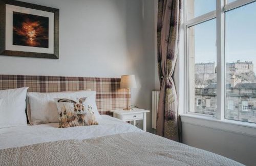 West End Apartment | Scottish Apartment with Amazing Castle Views