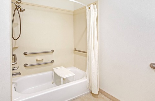 La Porte Hotel | Scottish Inn and Suites La Porte