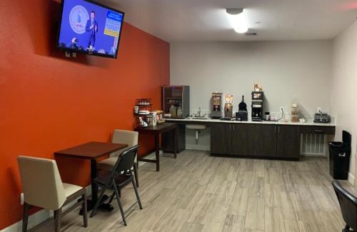Humble Hotel | Scottish Inn & Suites - IAH Airport