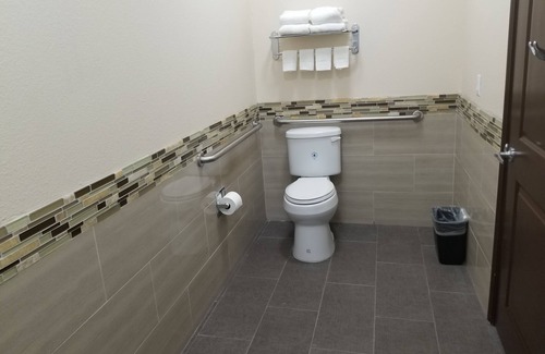 Bay City Hotel | Scottish Inns & Suites