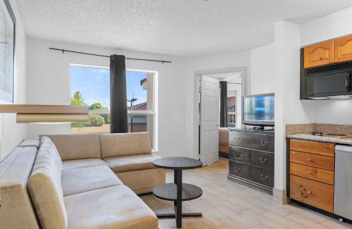 Central Scottsdale Apartment | Scottsdale 1bd King Renovated