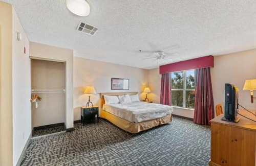 Central Scottsdale Apartment | Scottsdale 2 bd 2 ba furnished apt 4 full beds