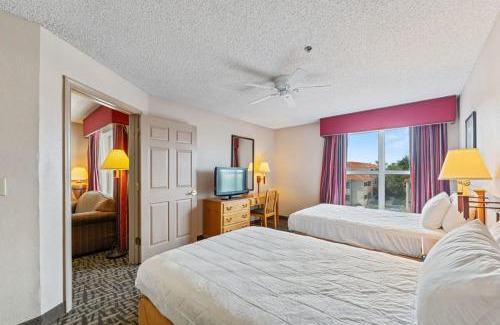 Central Scottsdale Apartment | Scottsdale 2 bd 2 ba furnished apt 4 full beds
