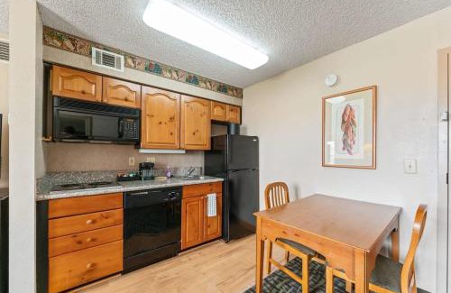 Central Scottsdale Apartment | Scottsdale 2 bd 2 ba furnished apt 4 full beds