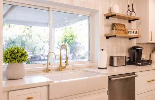 Raskin Estates House | Scottsdale Dreyfus 5 Bedroom Home by RedAwning