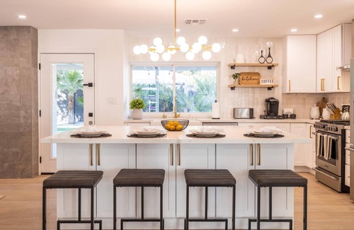 Raskin Estates House | Scottsdale Dreyfus 5 Bedroom Home by RedAwning