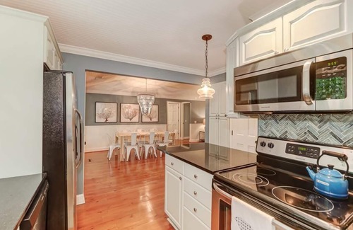 Twin Oaks House | Screen porch, Ping-Pong, 2 Living areas with TVs, Coastal Chic - 29 Twin Oaks