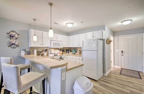 Lake Ozark Condo | Screened Balcony w/Views: Sleek Lake Ozark Gem!