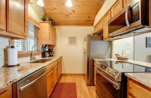 Branson West House | Screened Deck Cozy Branson West Cabin!