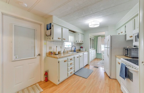 Palmetto House | Screened Porch & Community Perks: Home in Ellenton