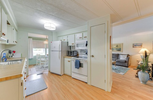 Palmetto House | Screened Porch & Community Perks: Home in Ellenton