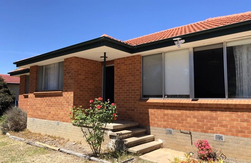 Scullin House | Scullin 3BR House (Free WiFi, Netflix, Apple TV, Parking, Patio)