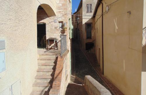 Montegioco Apartment | SE051 - Palazzo d'Arcevia, accogliente trilocale ristrutturato