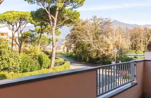 Cinquale Apartment | "Sea apartment with mountain view, terrace and Wi-Fi