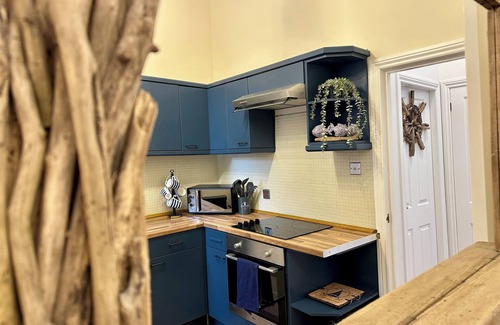 Ayr Apartment | ‘Sea Ayr’ City Centre Apartment with 2 x King Beds